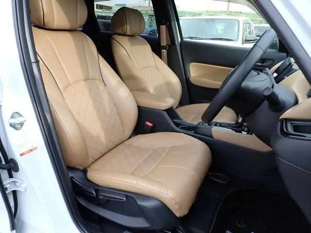フィット　ｅ：ＨＥＶ　４ＷＤ（ホンダ）の車両写真