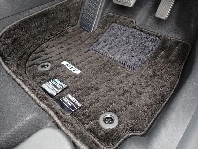 フィット　ｅ：ＨＥＶ　４ＷＤ（ホンダ）の車両写真