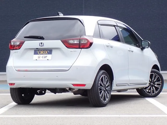 フィット　ｅ：ＨＥＶ　４ＷＤ（ホンダ）の車両写真