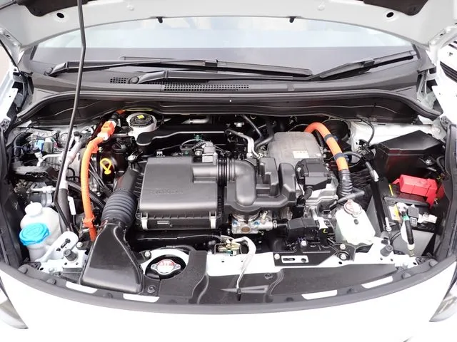 フィット　ｅ：ＨＥＶ　４ＷＤ（ホンダ）の車両写真