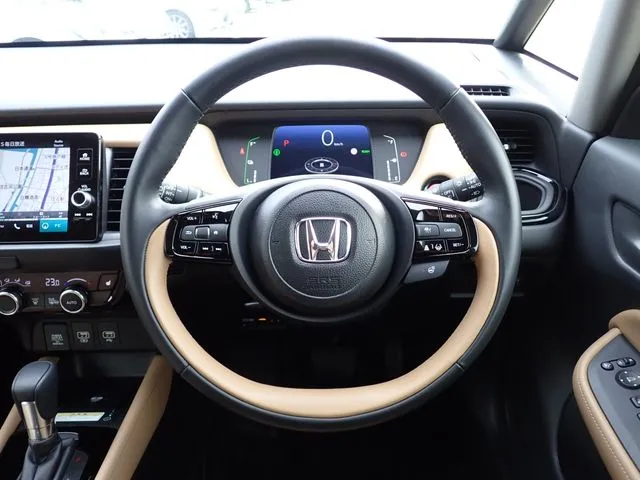 フィット　ｅ：ＨＥＶ　４ＷＤ（ホンダ）の車両写真