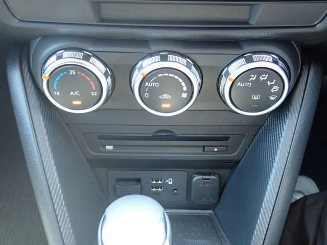 MAZDA2(マツダ)の車両写真