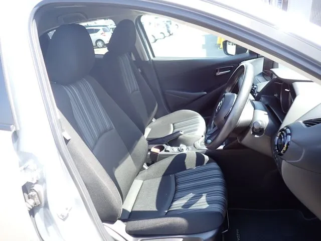MAZDA2(マツダ)の車両写真