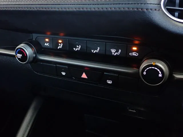 マツダ MAZDA3 セダン