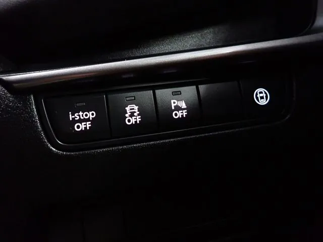 マツダ　ＭＡＺＤＡ３　ファストバック