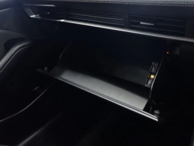 マツダ　ＭＡＺＤＡ３　ファストバック