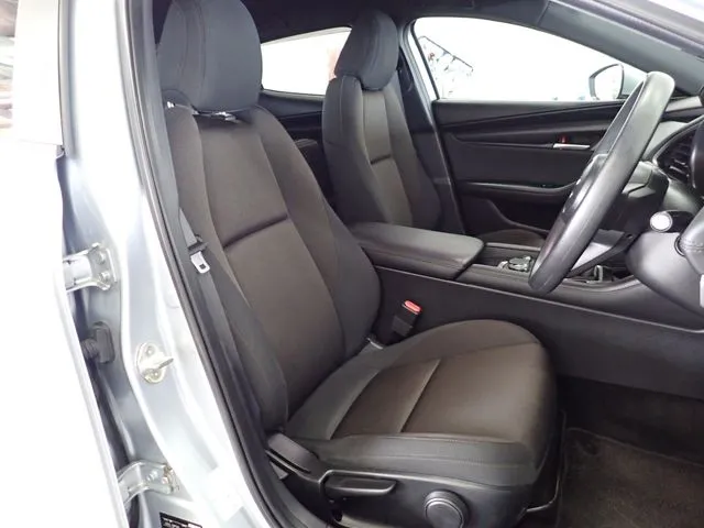 マツダ　ＭＡＺＤＡ３　ファストバック