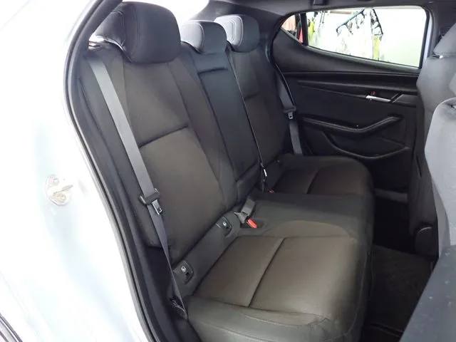 マツダ　ＭＡＺＤＡ３　ファストバック