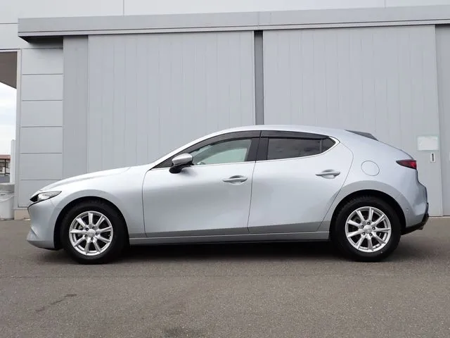 マツダ　ＭＡＺＤＡ３　ファストバック
