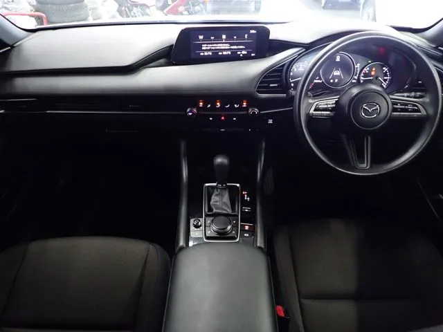 マツダ　ＭＡＺＤＡ３　ファストバック