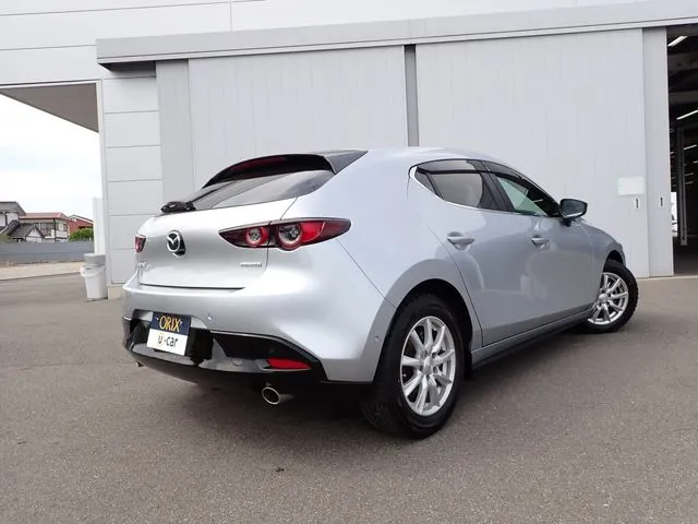 マツダ　ＭＡＺＤＡ３　ファストバック