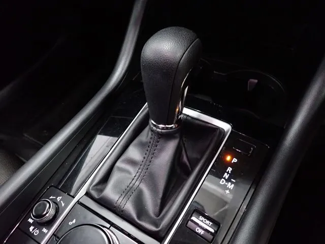 マツダ　ＭＡＺＤＡ３　ファストバック