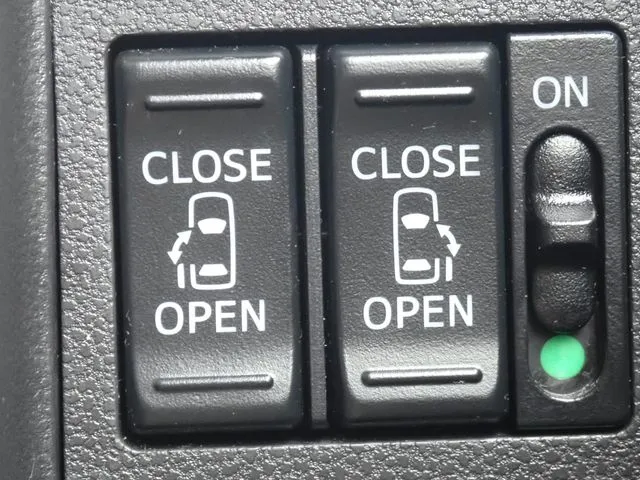 タント　カスタム（ダイハツ）の車両写真