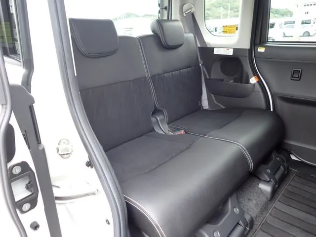 タント　カスタム（ダイハツ）の車両写真