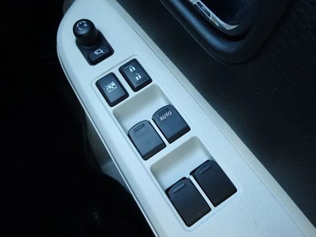 イグニス 4WD(スズキ)の車両写真