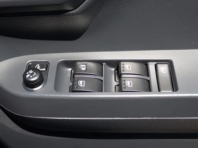 ミラ イース(ダイハツ)の車両写真