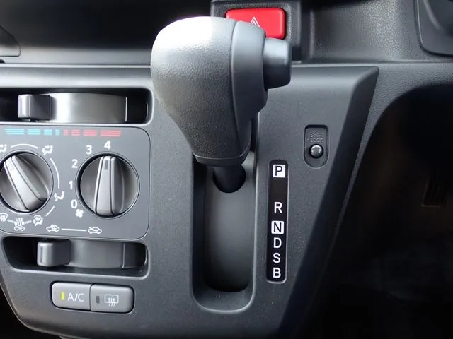 ミラ イース(ダイハツ)の車両写真