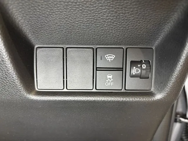 ホンダ　フィット　ｅ：ＨＥＶ　４ＷＤ