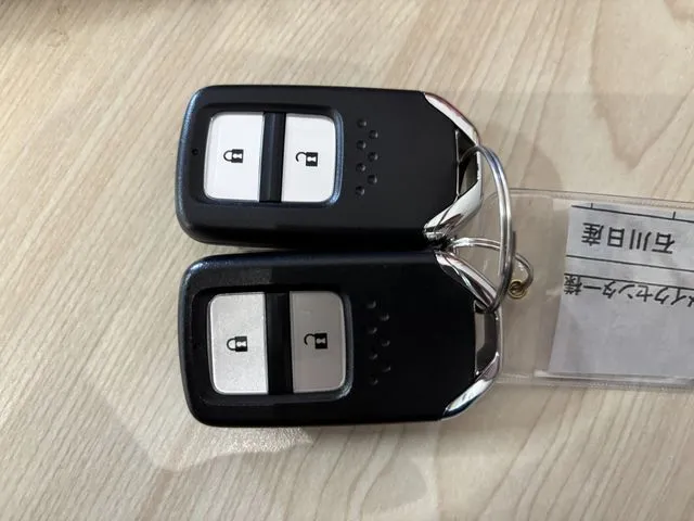 ホンダ　フィット　ｅ：ＨＥＶ　４ＷＤ