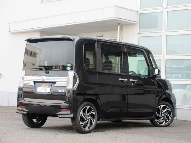 タント カスタム(ダイハツ)の車両写真