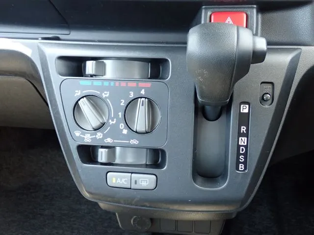 ミラ イース(ダイハツ)の車両写真