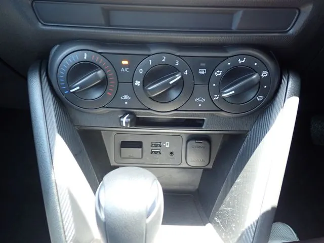 MAZDA2(マツダ)の車両写真