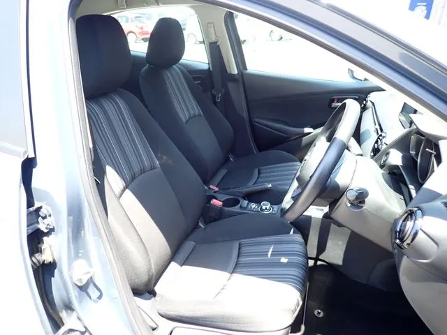 MAZDA2(マツダ)の車両写真