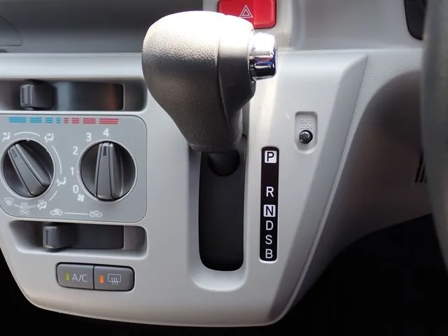ミラ イース(ダイハツ)の車両写真