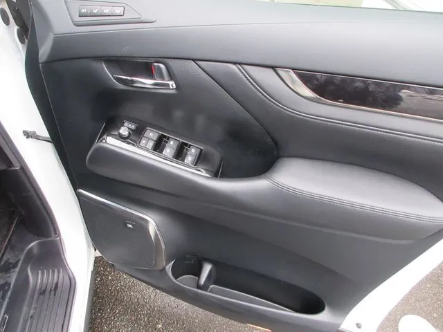 ヴェルファイア ハイブリッド 4WD(トヨタ)の車両写真