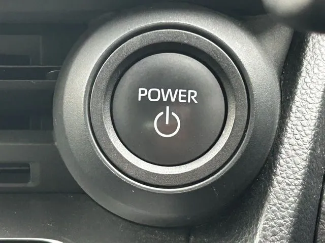 プリウス（トヨタ）の車両写真