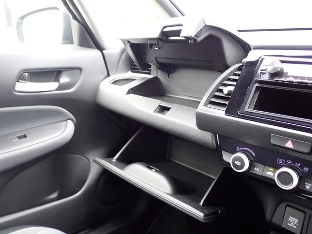 フィット　ｅ：ＨＥＶ（ホンダ）の車両写真