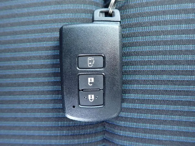ノア　ハイブリッド（トヨタ）の車両写真