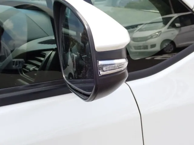 ノア　ハイブリッド（トヨタ）の車両写真