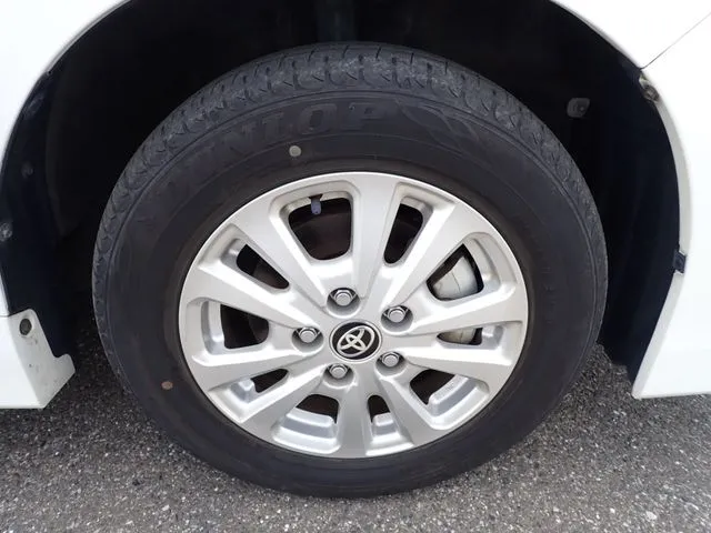 ノア　ハイブリッド（トヨタ）の車両写真