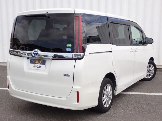 ノア　ハイブリッド（トヨタ）の車両写真