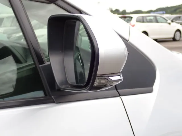 プリウス（トヨタ）の車両写真