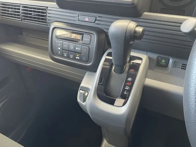 N-VAN(ホンダ)の車両写真