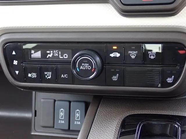 N BOX(ホンダ)の車両写真