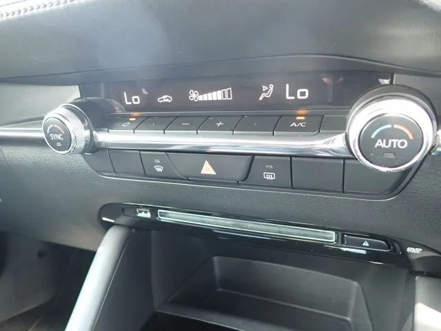 MAZDA3 セダン(マツダ)の車両写真