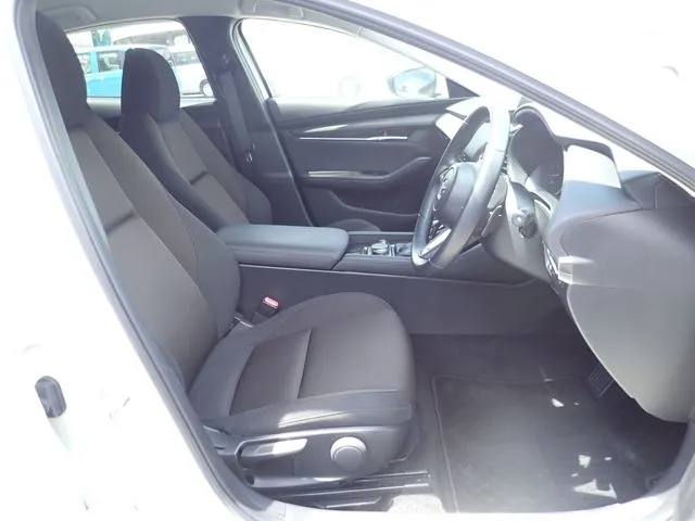 MAZDA3 セダン(マツダ)の車両写真