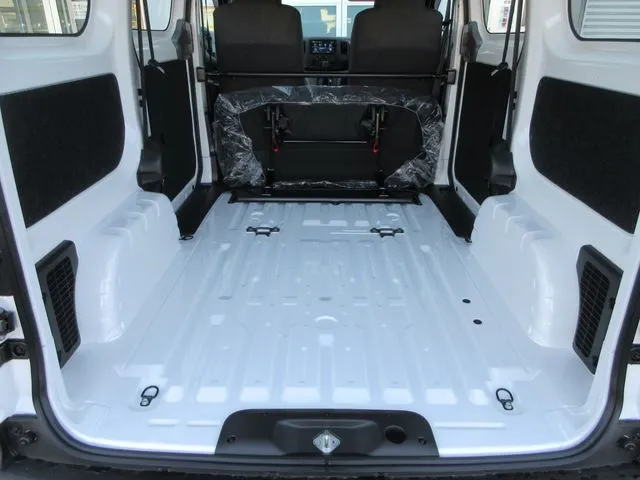 ニッサン NV200バネットバン 4WD