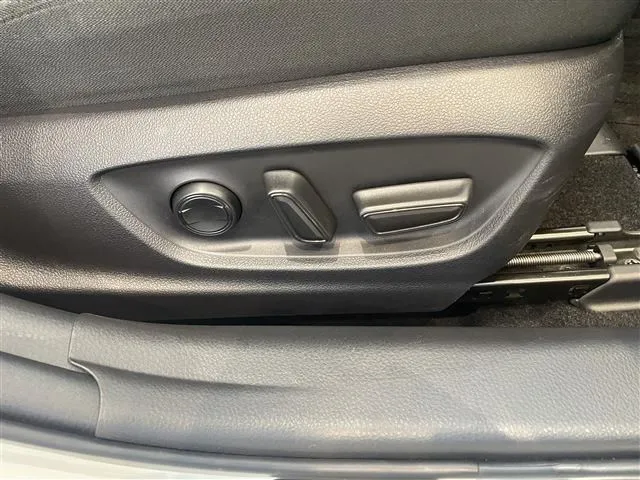 カムリ ハイブリッド(トヨタ)の車両写真