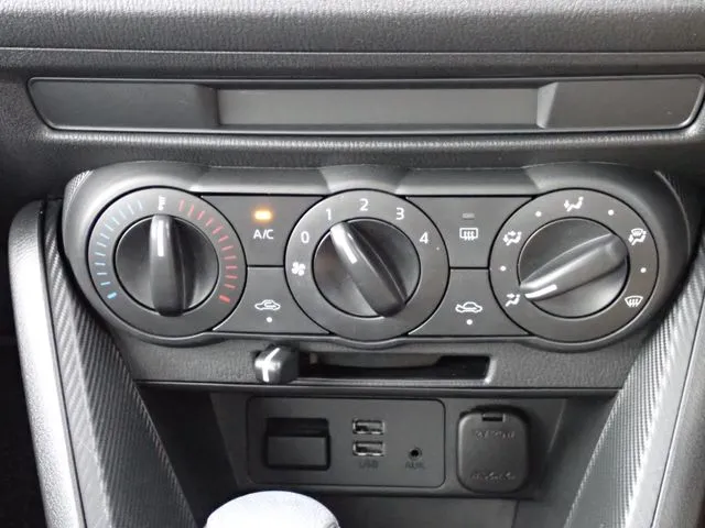 マツダ MAZDA2