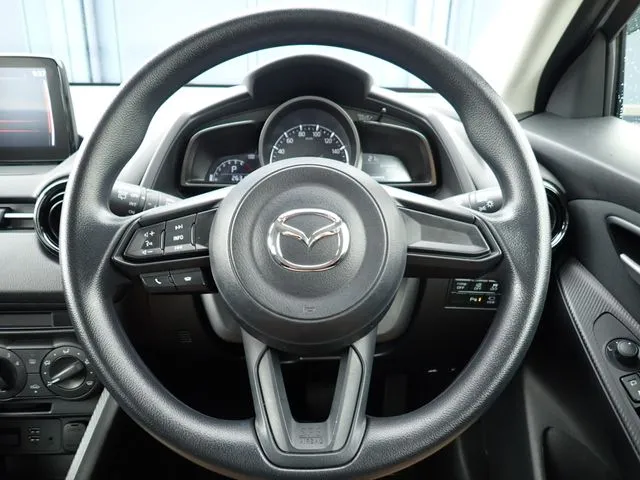 マツダ MAZDA2