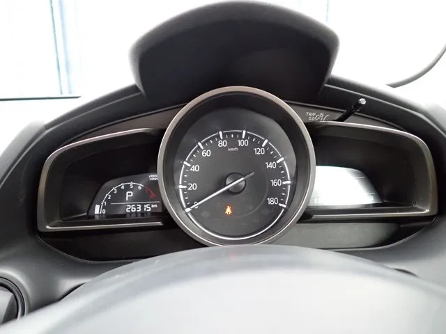 マツダ MAZDA2