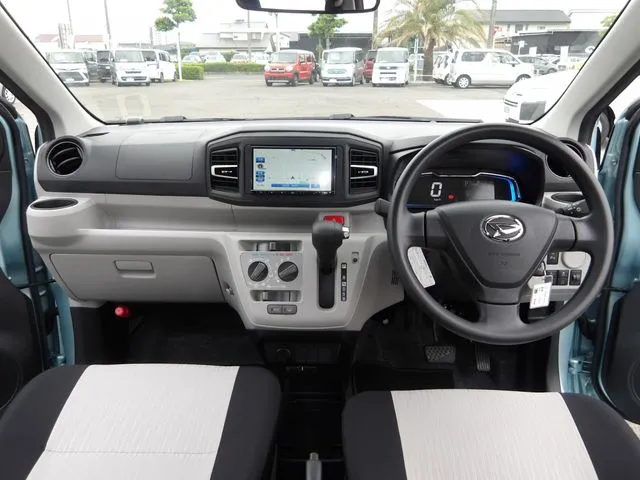 ミラ　イース（ダイハツ）の車両写真