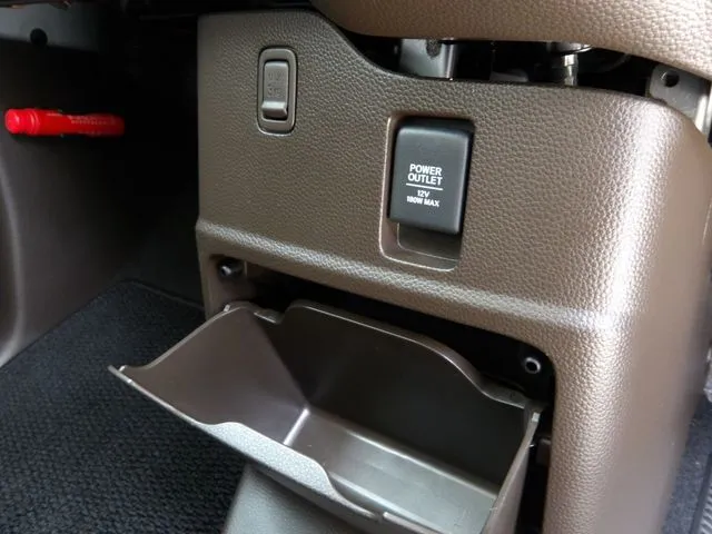 N BOX(ホンダ)の車両写真