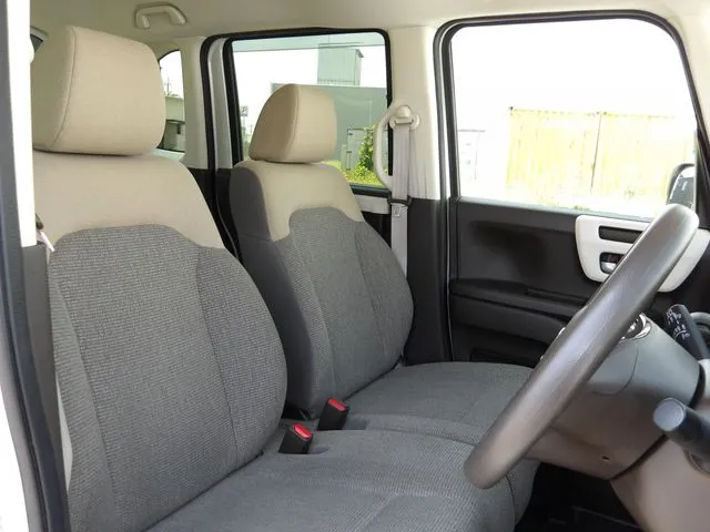 N BOX(ホンダ)の車両写真