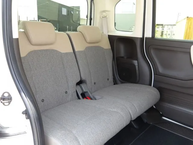 N BOX(ホンダ)の車両写真