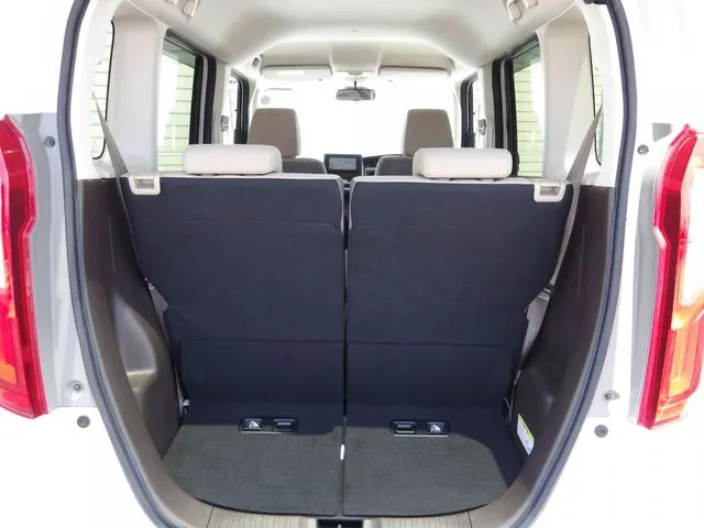 N BOX(ホンダ)の車両写真